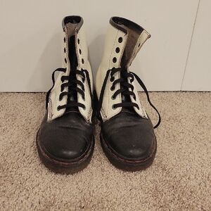 Vintsge Dr. Martens Black/White Boots